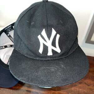 Used worn New York Yankees mlb logo old baseball cap hat SnapBack flat bill